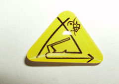 Pin triangular PNEC Amarelo